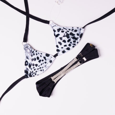 COMPETITION POSING SUIT