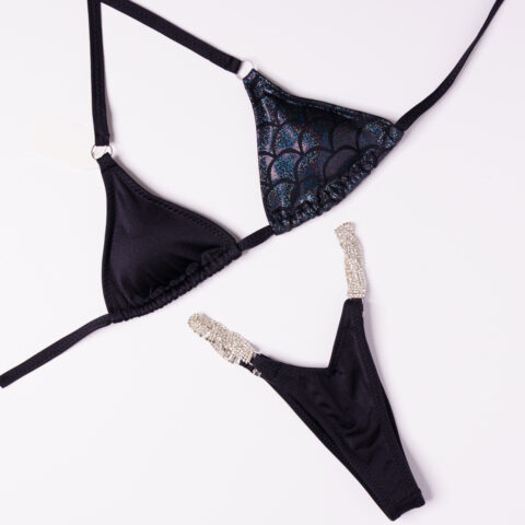 COMPETITION POSING SUIT