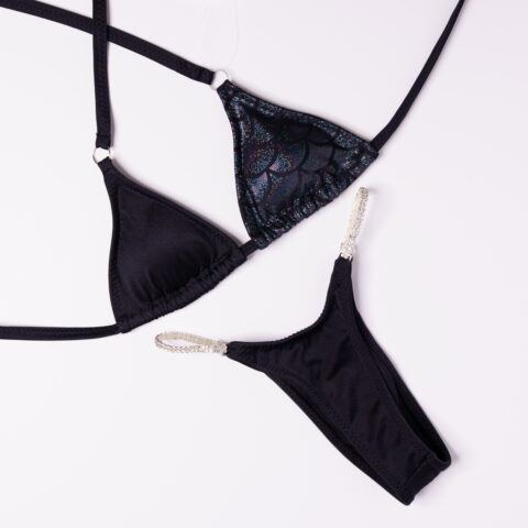 COMPETITION POSING SUIT